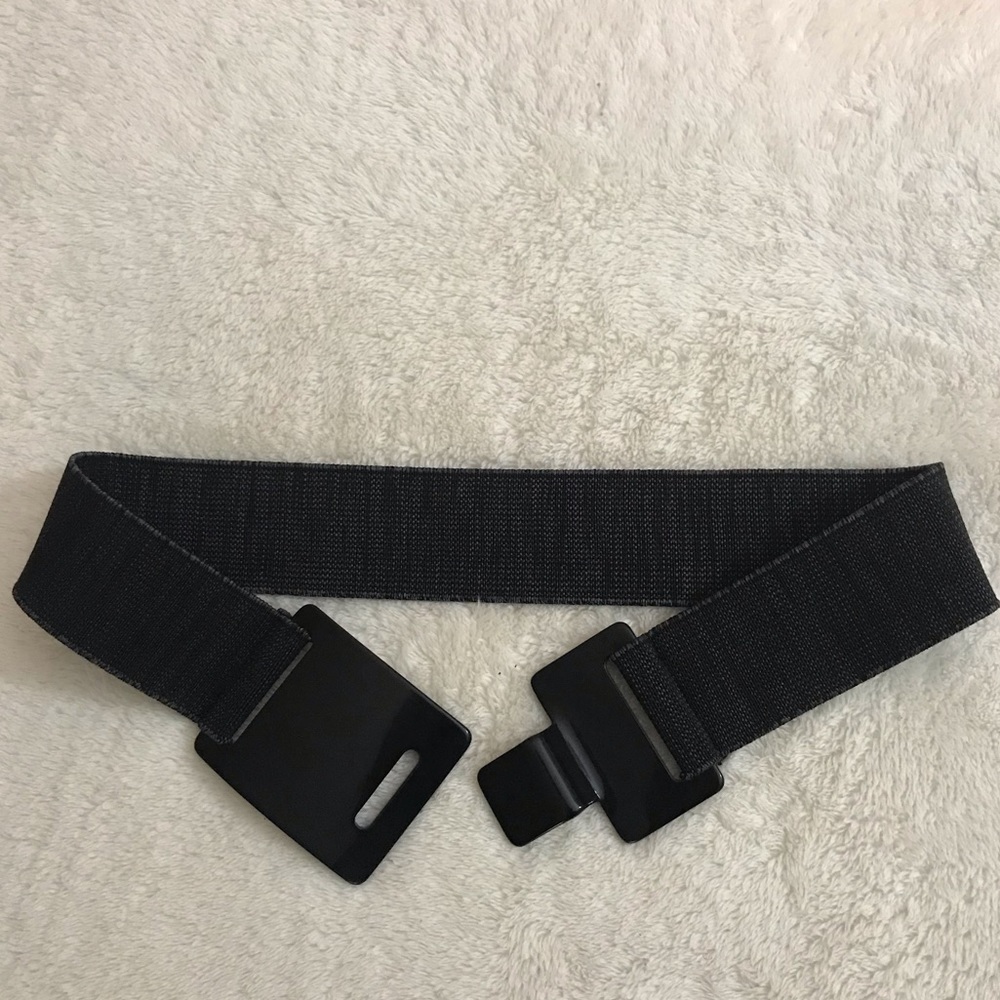 BCBG medium width belt